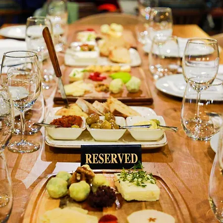 Modern In Caesar & Spa, Long Perivolia tou Trikomou