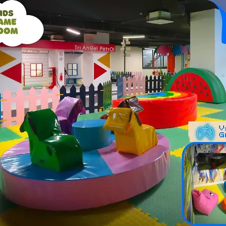 Modern In Caesar & Spa, Long 아파트