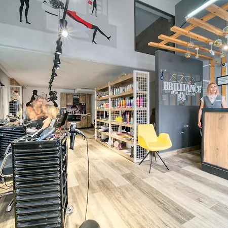 Modern In Caesar & Spa, Long Appartement