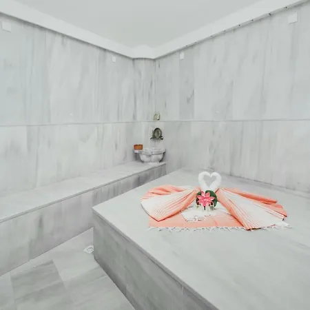 Modern In Caesar & Spa, Long Appartement