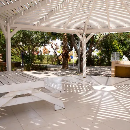 Modern In Caesar & Spa, Long Perivolia tou Trikomou