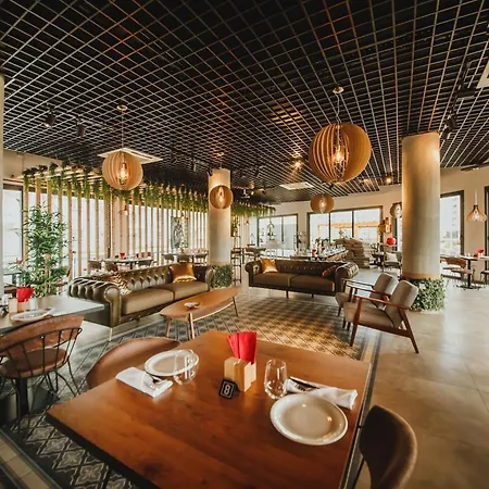 Modern In Caesar & Spa, Long Perivolia tou Trikomou